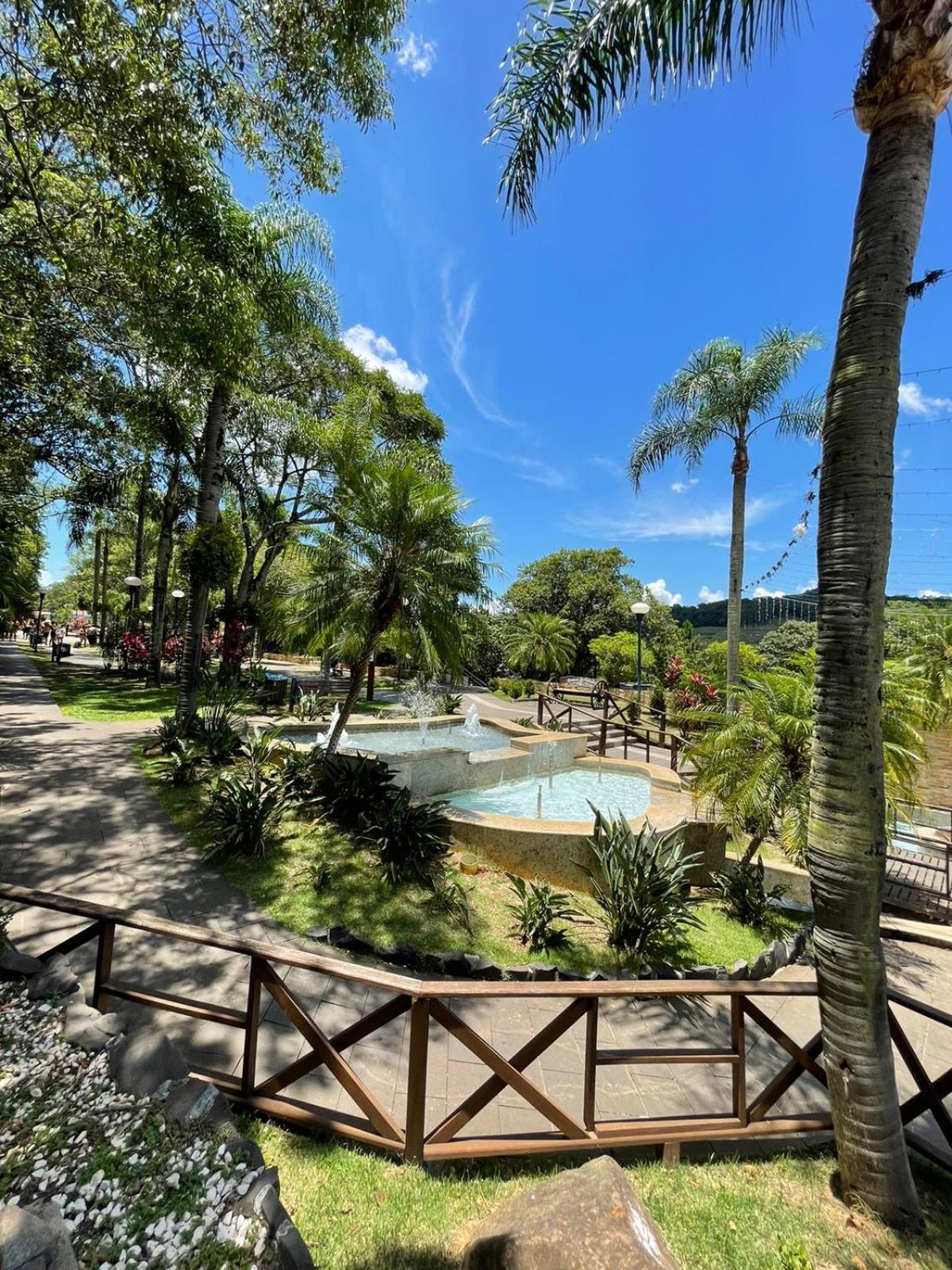 Apto Das Lavandas - 2 Quartos - Apto Todo Climatizado - A 150M Do Parque Termal! Piratuba Buitenkant foto